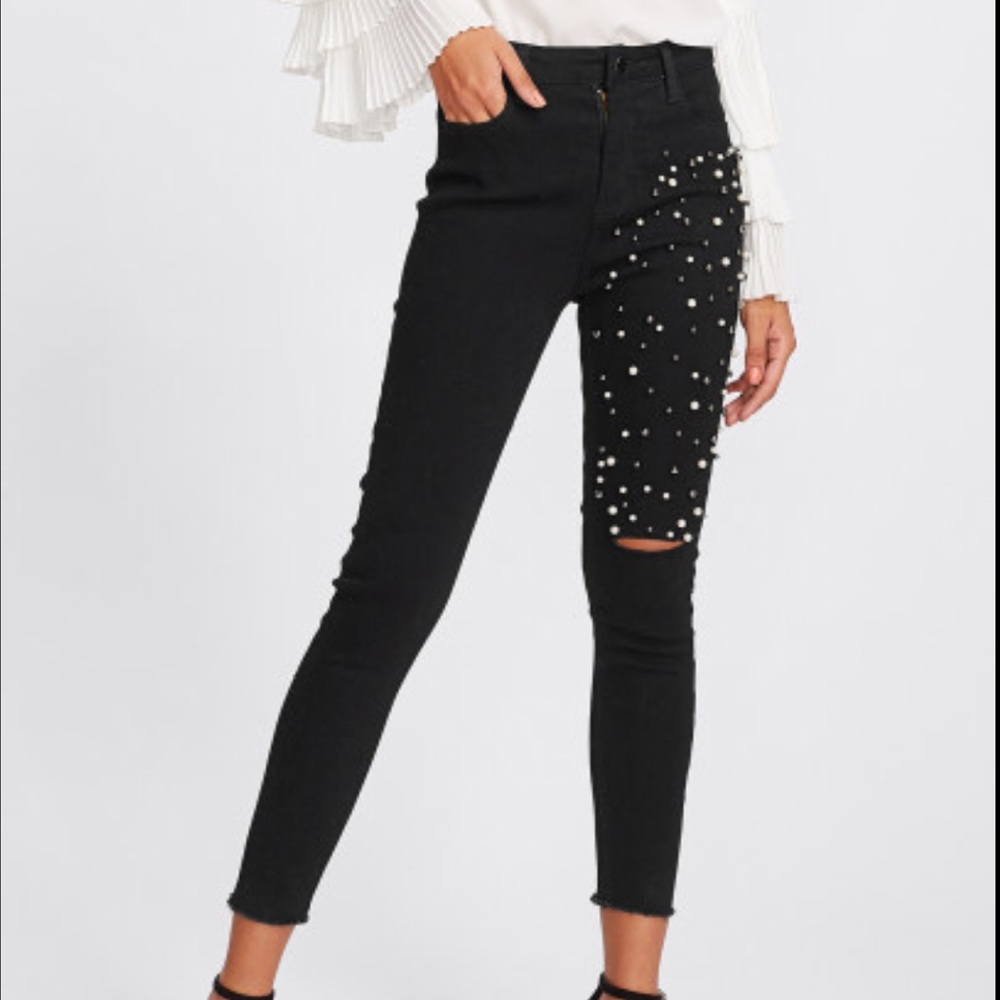 đBlack raw edge Capri jeans w/pearl thigh detail - Picture 2 of 8